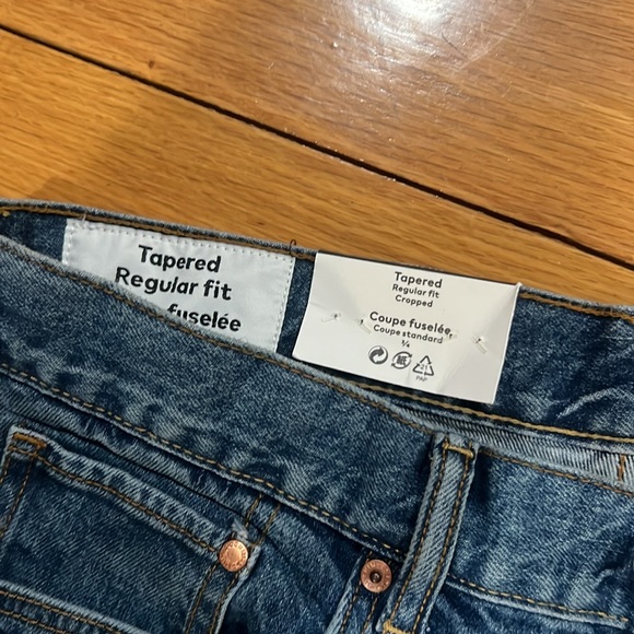 H&M, Medium washed tapered regular fit cropped jeans - Picture 4 of 4